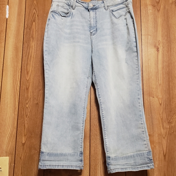Time and Tru Denim - Cropped Boyfriend Jean in size 18 features a high rise, stretch The Time and Tru